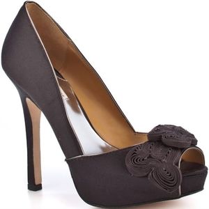 Badgley Mischka Kody Pump